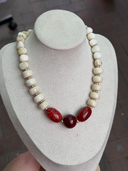 Beyaz-Bordo Kolye